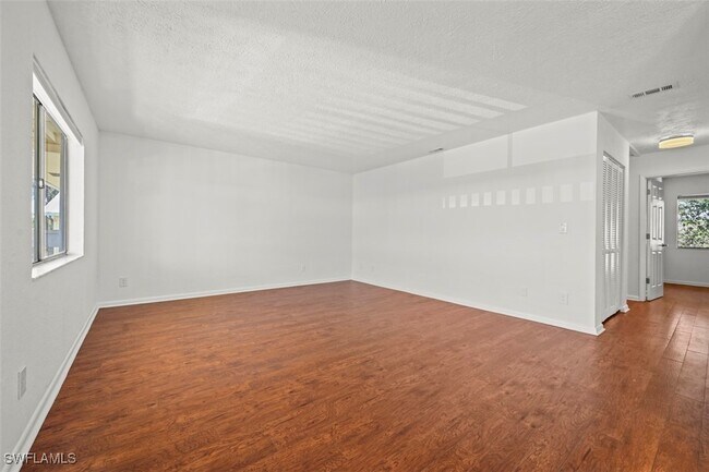 Building Photo - 4607 Bayshore Dr