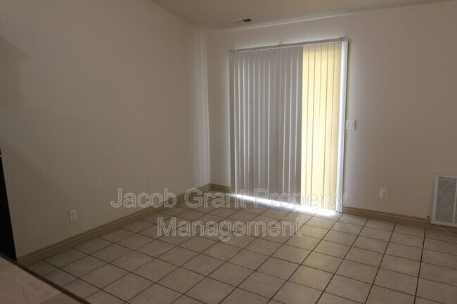 Foto del edificio - 454 E Center St