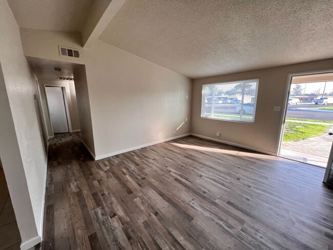 Building Photo - Coming Soon!! Apply Now!!