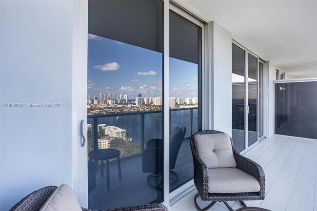 Foto del edificio - 16385 Biscayne Blvd