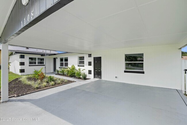 Building Photo - 1108 Vineland St