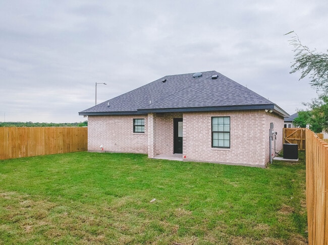 Building Photo - 477 Arboleda Ln