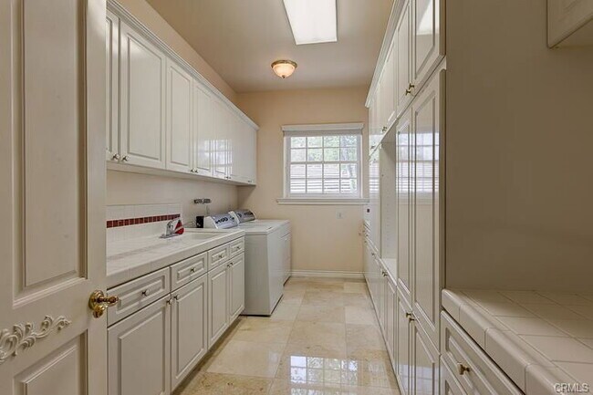 Foto del edificio - 1601 Highland Oaks Dr