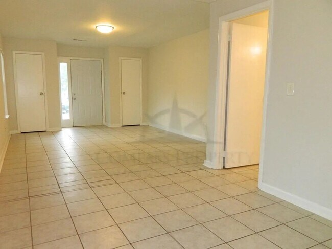 Foto del edificio - 541 Timber Ridge Ct