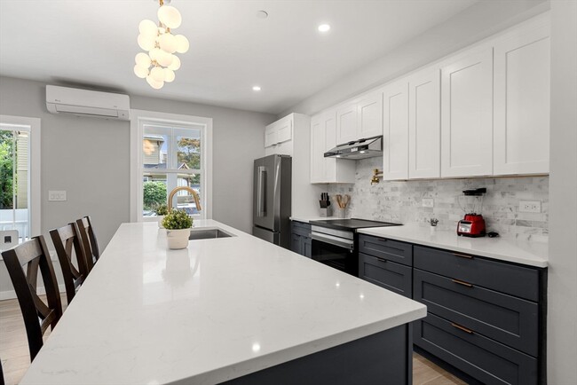 Building Photo - 59 Perrin St