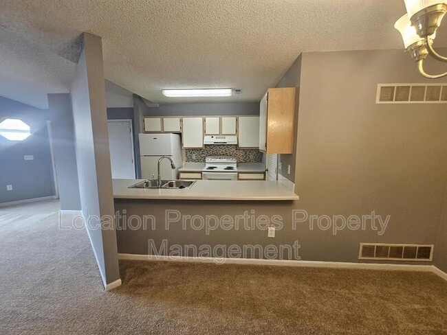 Building Photo - 3923 Overland Dr