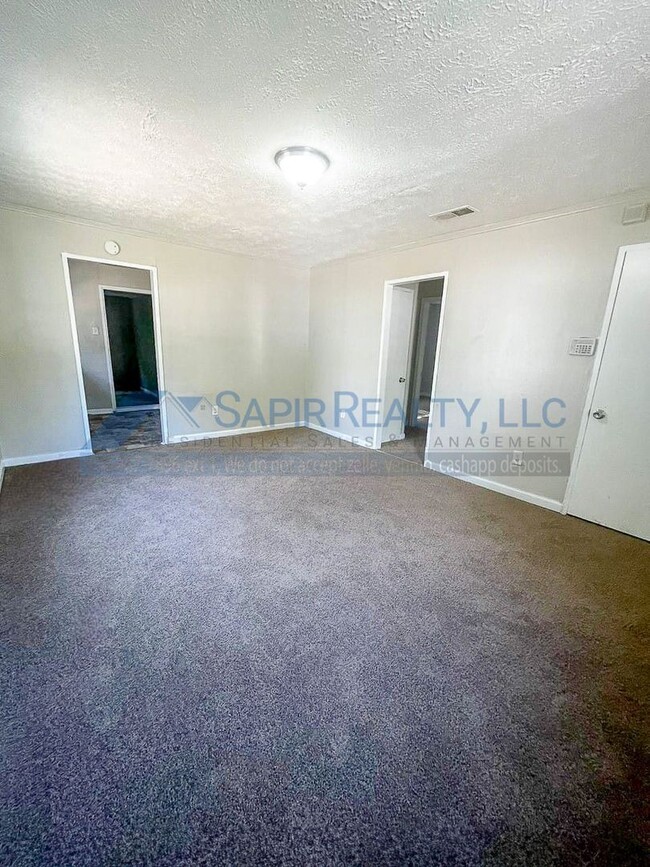 Building Photo - Charming 3-Bedroom Home - Move in by 11/30...