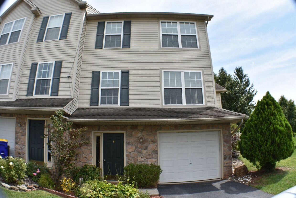 Primary Photo - Town Home