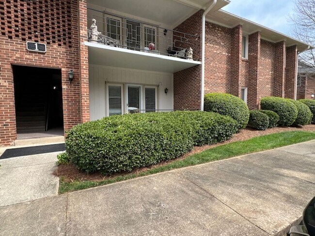 Building Photo - 3 Bedroom/ 2 bath Condo in Fountain Manor