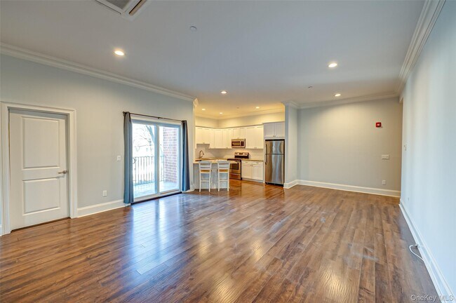 Foto del edificio - 2-2F Stewart Ave