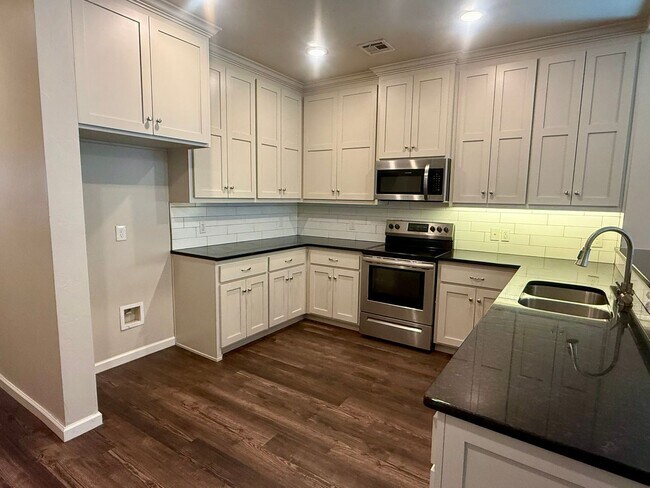 Foto del edificio - Beautiful 2 Bed 2 Bath!