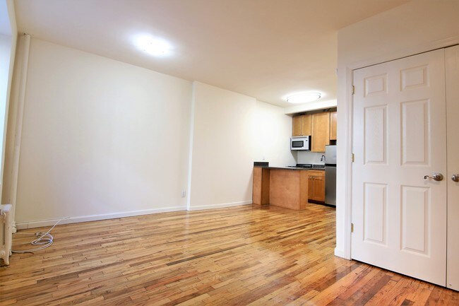 Building Photo - 38 W 85th St