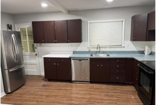 Foto del edificio - 7113 Chamberlain Rd