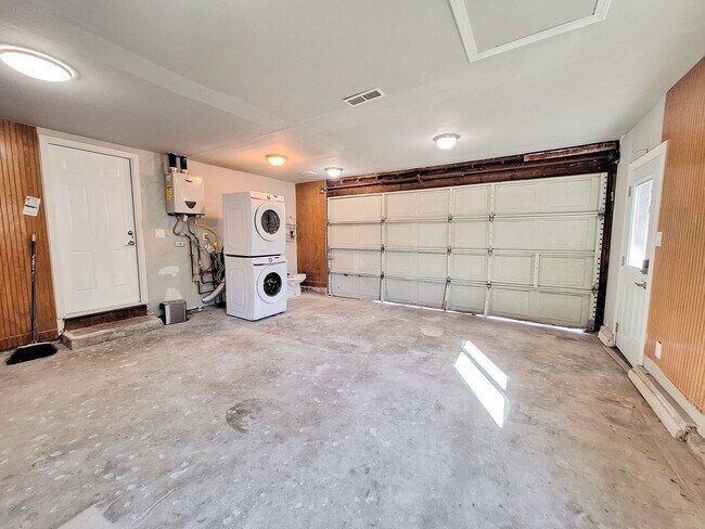 Foto del edificio - Spacious & Refurbished 3bd House With Larg...