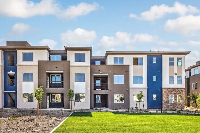 Building Photo - 4555 Camino Al Norte