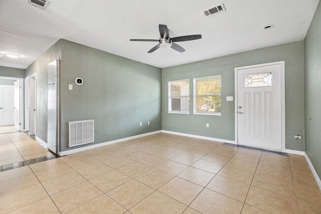 Building Photo - 108 Bonita Ave