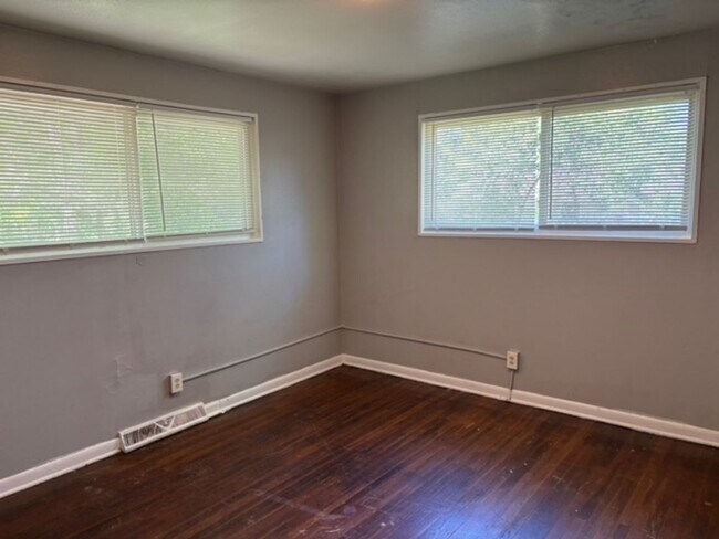 Building Photo - Lovely 3-bedroom Home Available for Rent
