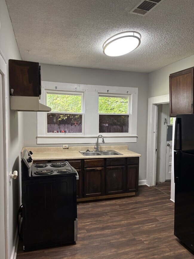 Foto del edificio - 2233 E 4th St