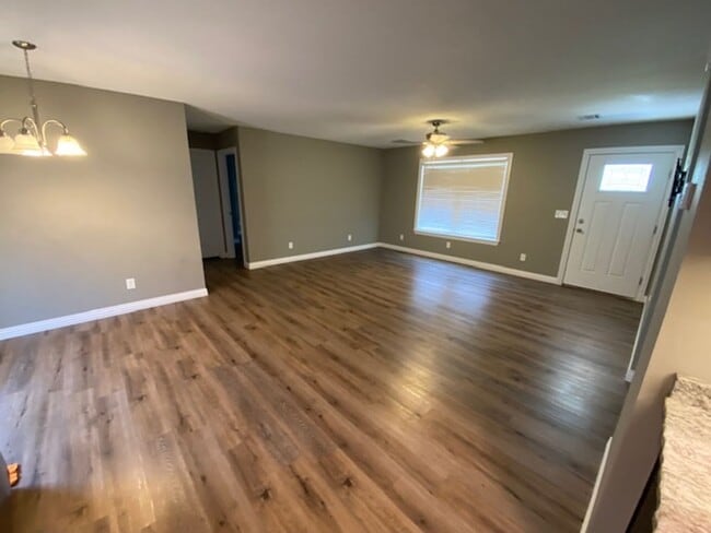 Building Photo - Beautiful Country Home For Lease!
