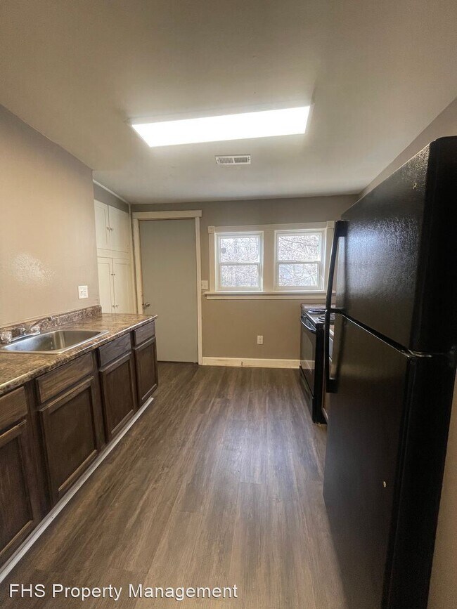 Building Photo - 2 br, 1 bath House - 535 S Broadway