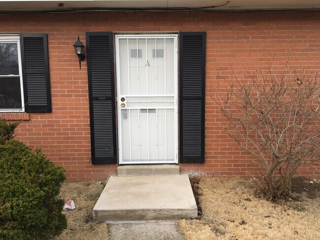 Building Photo - 8428 Cottonwood Dr