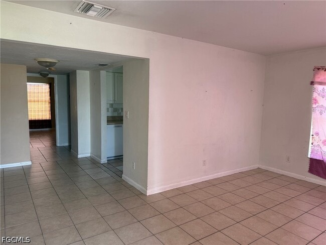 Foto del edificio - 1131 S Loop Blvd