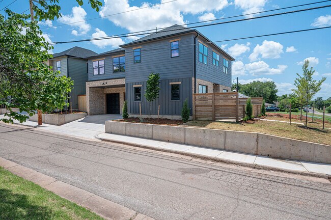 Building Photo - 4005 N Indiana Ave