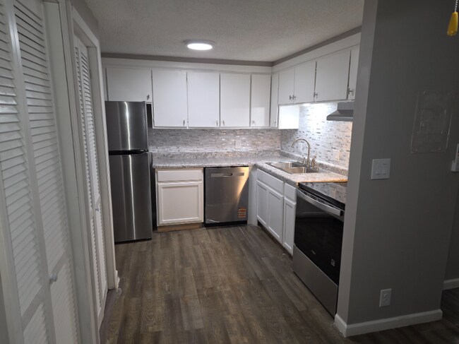 Foto del edificio - 734 N Country Acres Ave