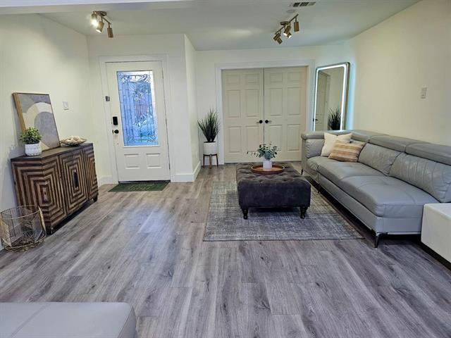 Foto del edificio - 7810 Creek View Dr