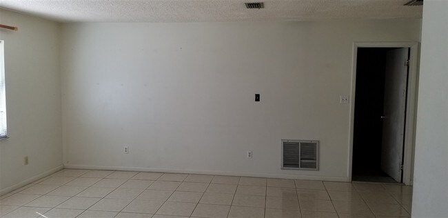 Foto del edificio - 4210 Flagler Estates Blvd