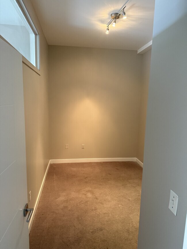 Foto del edificio - 99 W Main St