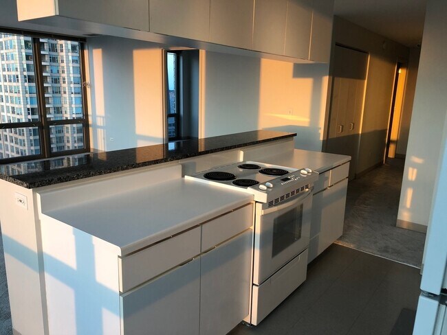 Building Photo - 2 E Erie St