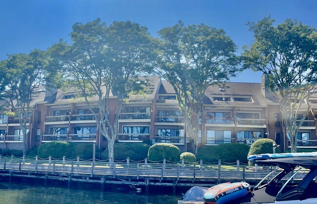 Foto del edificio - 11 River Rd