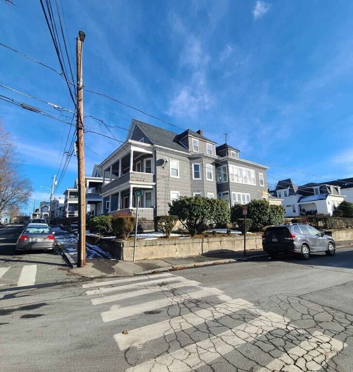 34 W Bowers St Unit 1, Lowell, MA 01854 Room for Rent in Lowell, MA