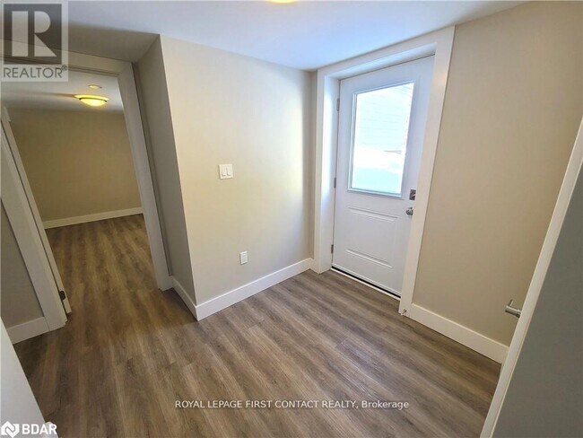 Photo du bâtiment - 320 Mississaga St W