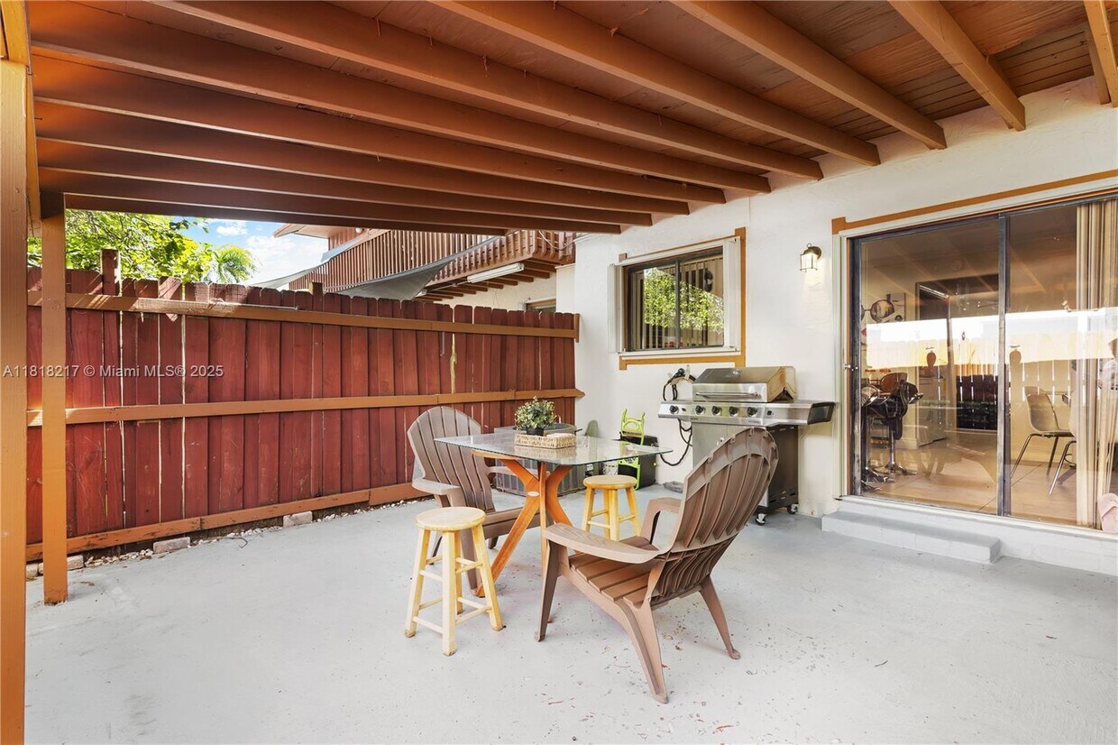 Foto del edificio - 8360 NW 8th St