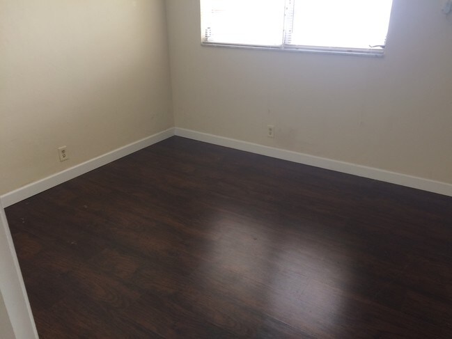 Foto del edificio - 247 SW 3rd Ave