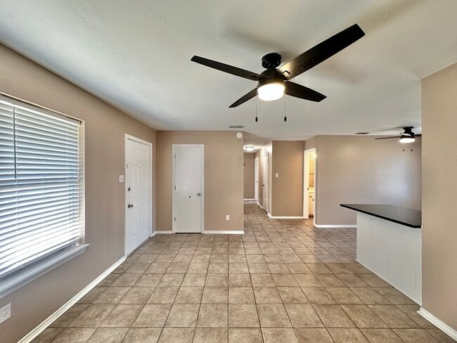Building Photo - Available Now! Newly Updated 3/2 in Flint!