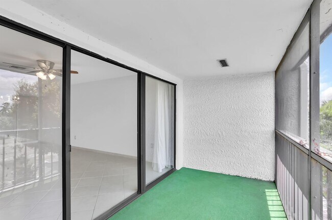 Foto del edificio - 4290 Deste Ct