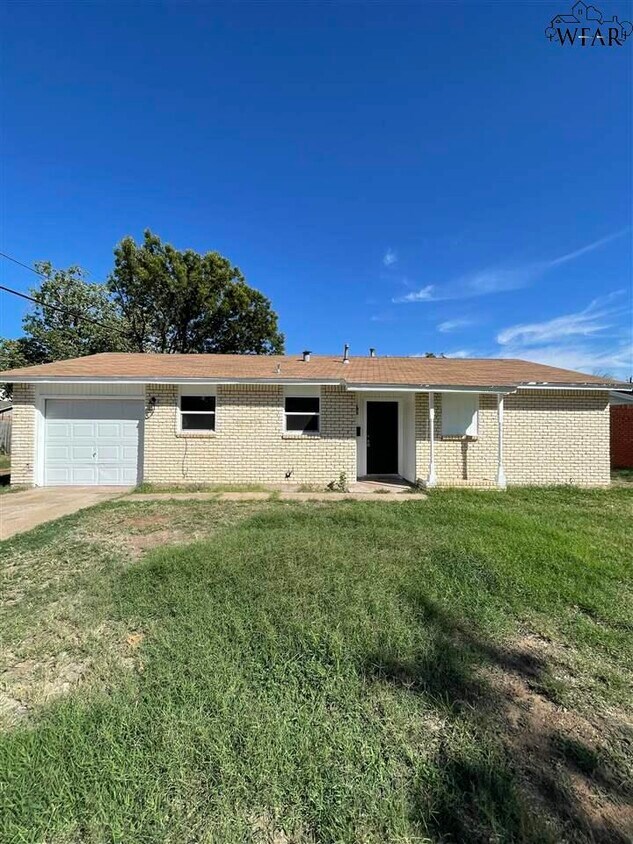 Foto principal - 5001 Lakefront Dr