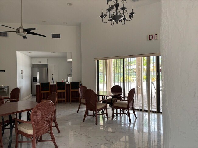 Foto del edificio - 9121 W Sunrise Blvd