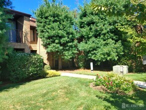 Building Photo - 280 Willowbrook Dr