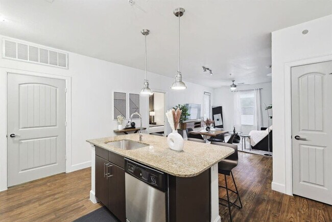 Foto del edificio - 5445 Town and Country Blvd