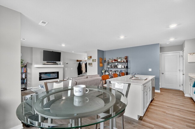 Foto del edificio - 2541 SE Hawkins Dr