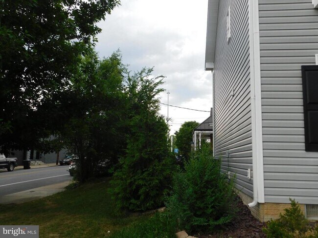 Building Photo - 916 S Loudoun St
