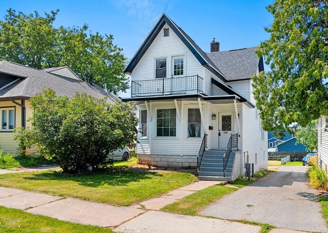 Building Photo - 4 Bedroom Single Family Home Available - G...