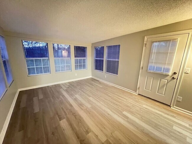 Foto del edificio - 3115 Sonya Dr NW