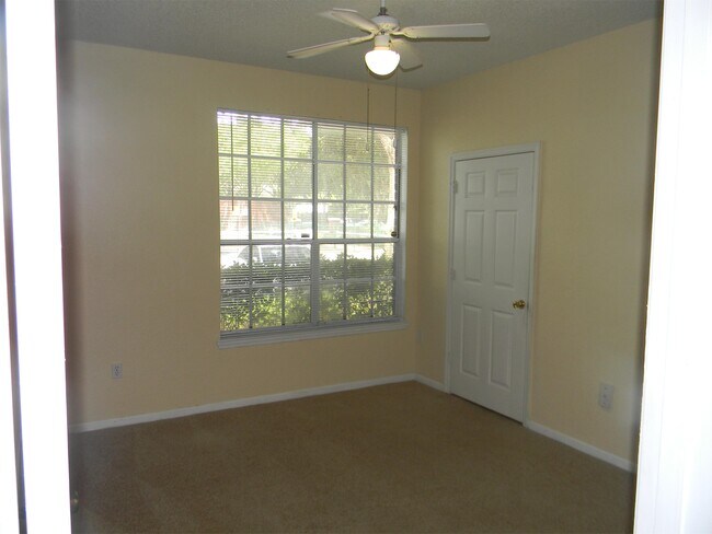 Building Photo - 13025 Mulberry Park Dr