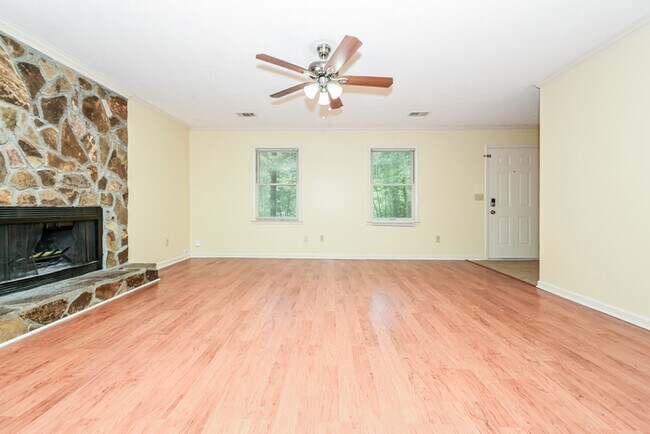 Foto del edificio - 155 Victoria Dr