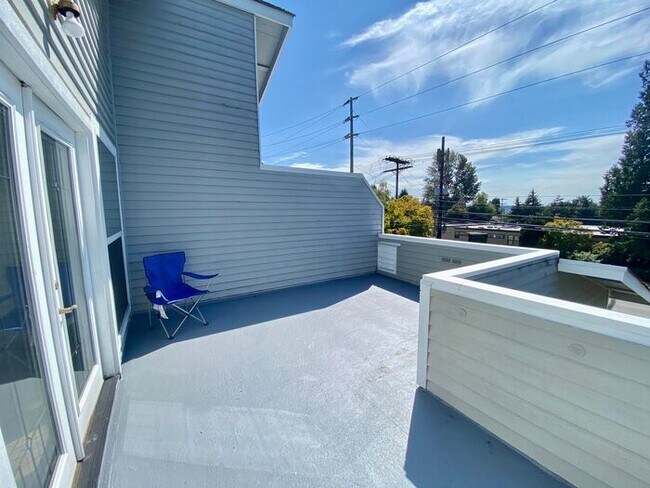 Foto del edificio - Kirkland Townhouse Near Google.
